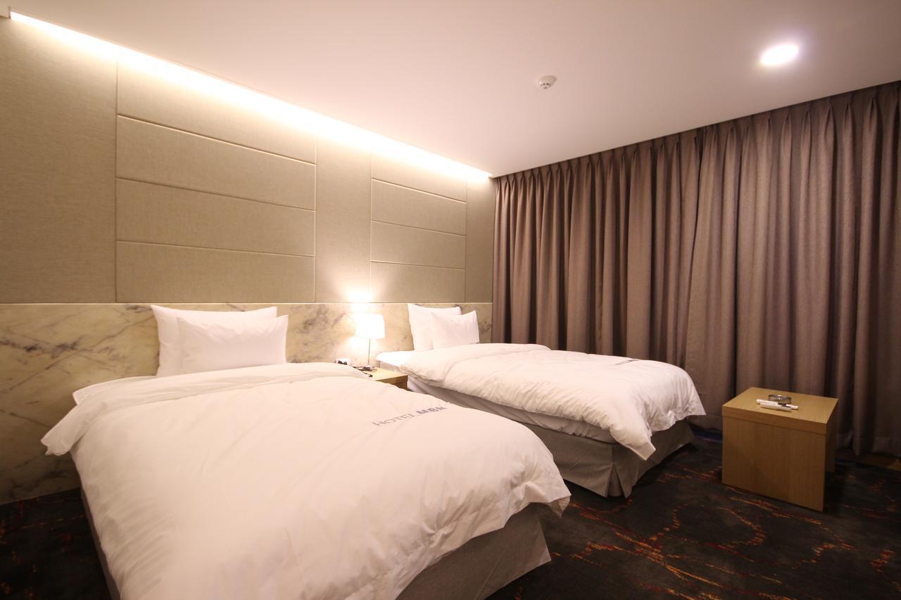 Mbn Hotel Changwon Exteriör bild
