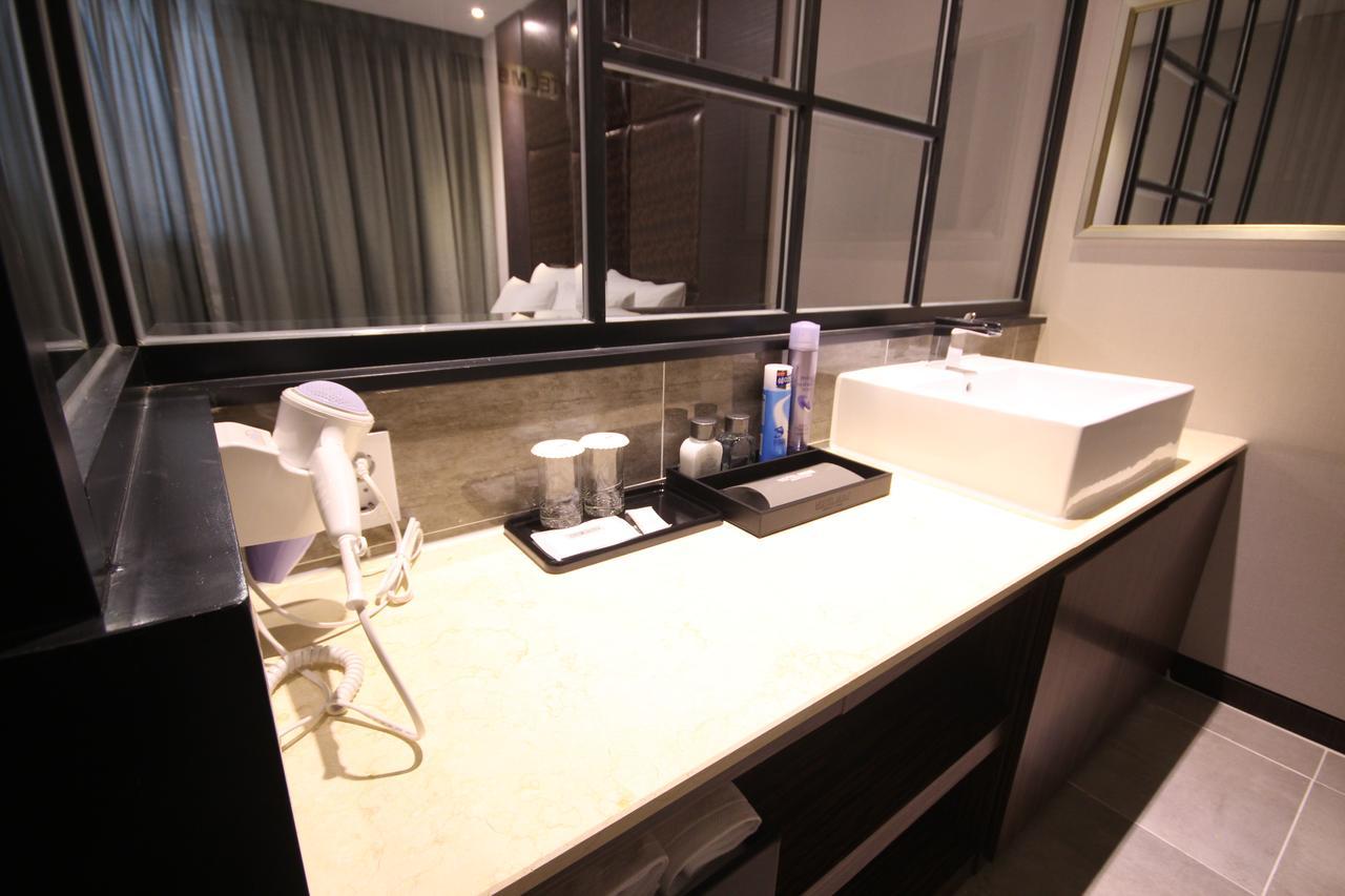 Mbn Hotel Changwon Exteriör bild