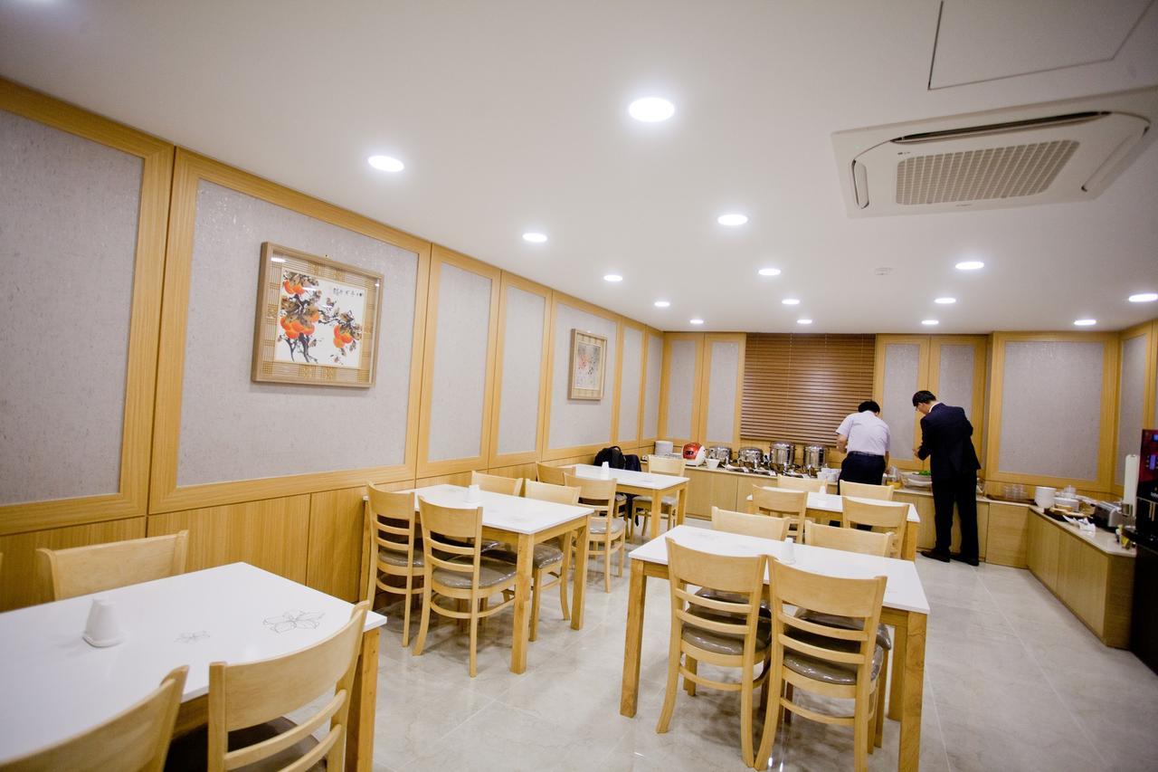 Mbn Hotel Changwon Exteriör bild
