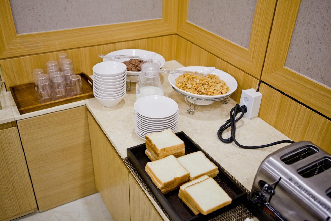 Mbn Hotel Changwon Exteriör bild