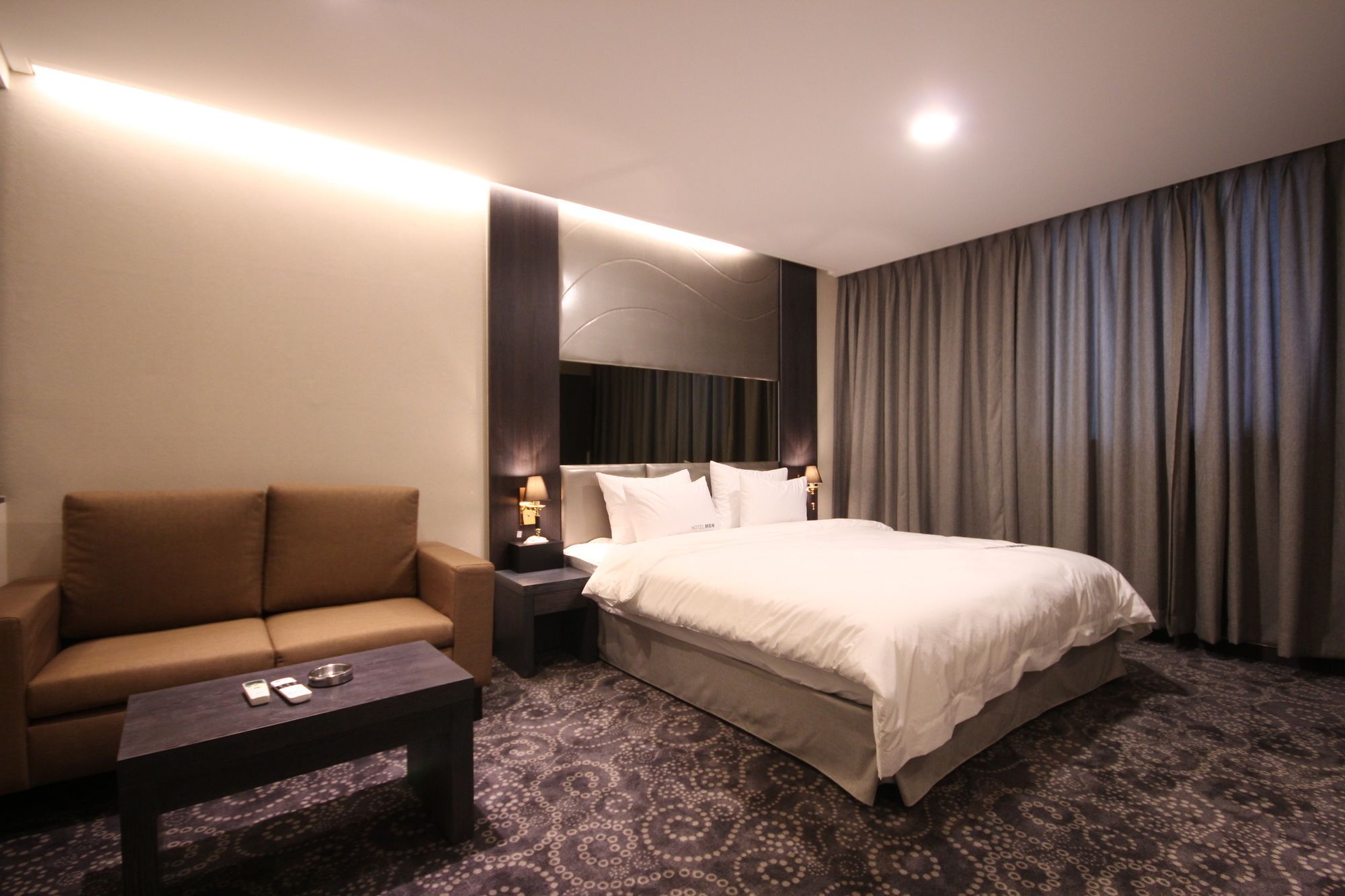 Mbn Hotel Changwon Exteriör bild