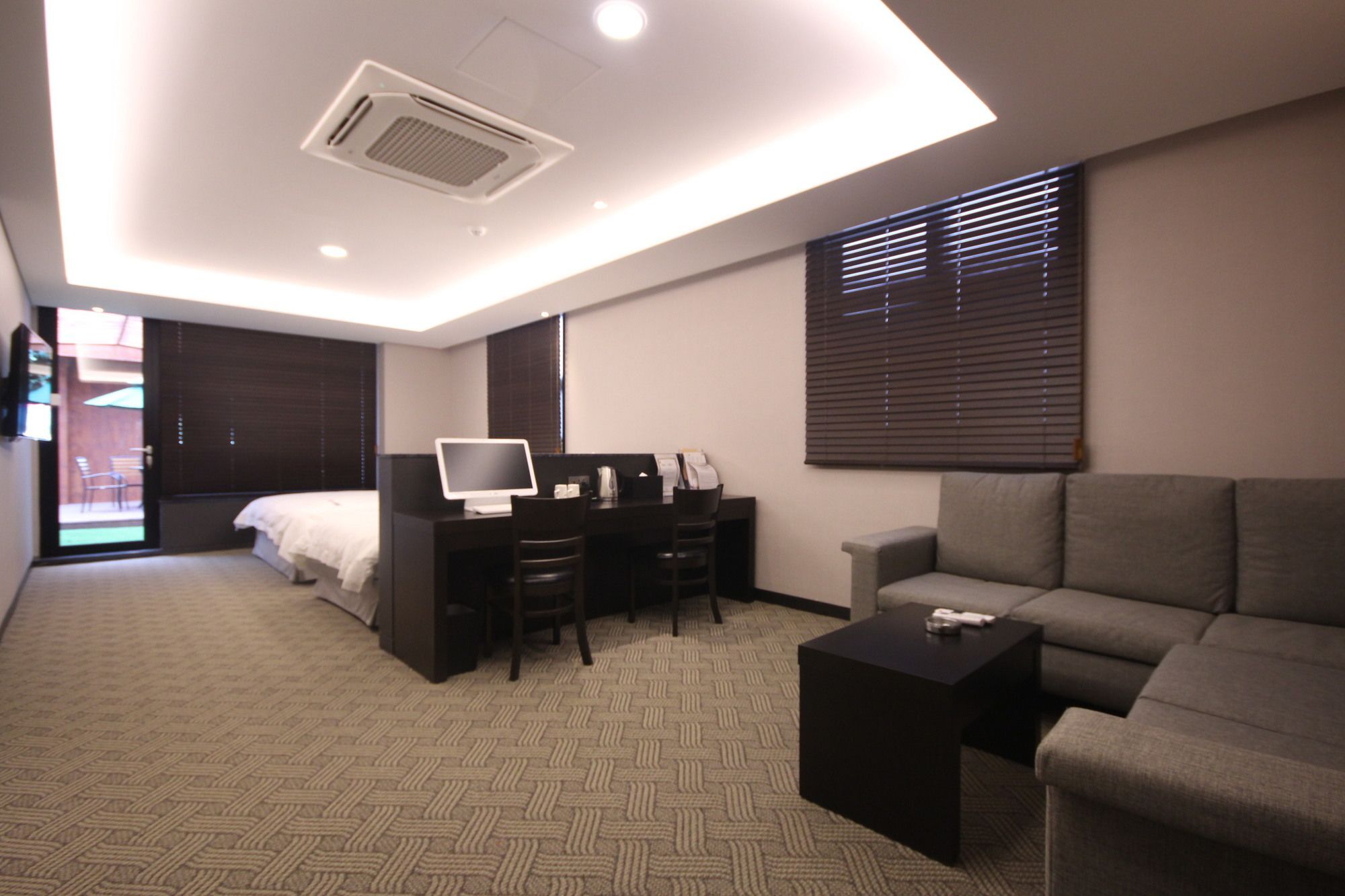 Mbn Hotel Changwon Exteriör bild
