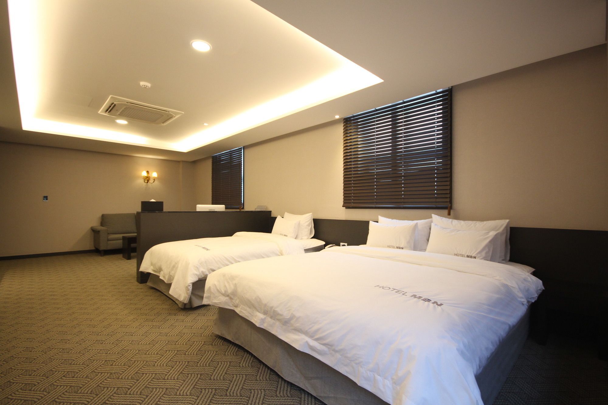 Mbn Hotel Changwon Exteriör bild